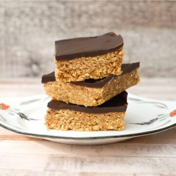 A stalk of easy-vegan-biscoff-bars on a tea plate.