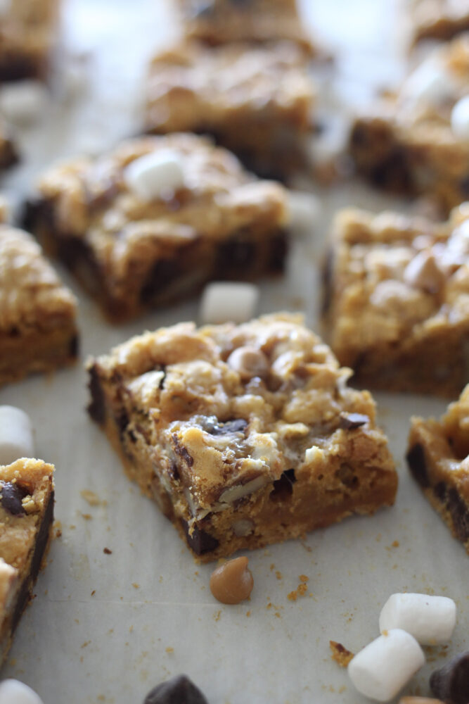 Cookies with toffees and marshmallows 